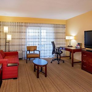 1 Bedroom 2 room Suite 1 King Sofa bed